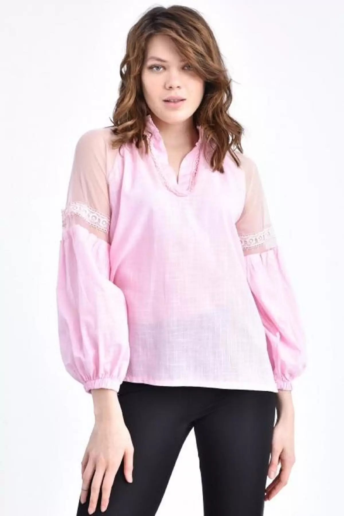 V Yaka Tül ve Dantelli Uzun Kollu Pudra Kadın Bluz