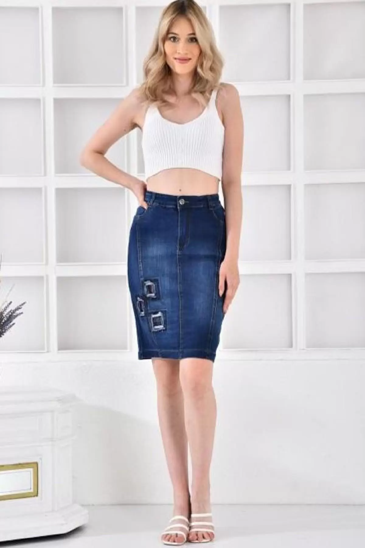 Yamalı ve Taşlı Yırtmaçlı Yıkamalı Mavi Kadın Kot Etek