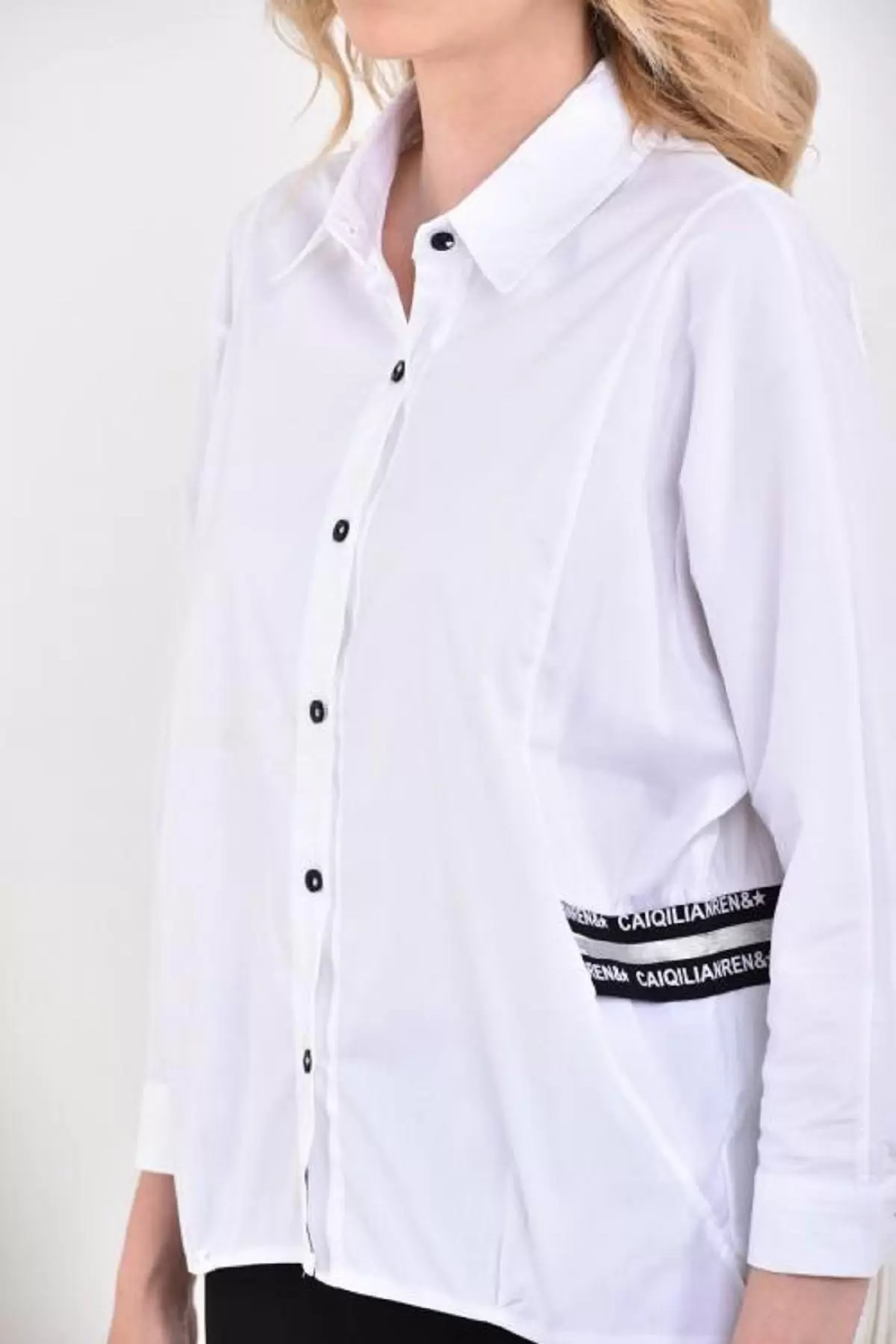 Yan ve Arka Şeritli Uzun Yarasa Kollu Beyaz Kadın Gömlek