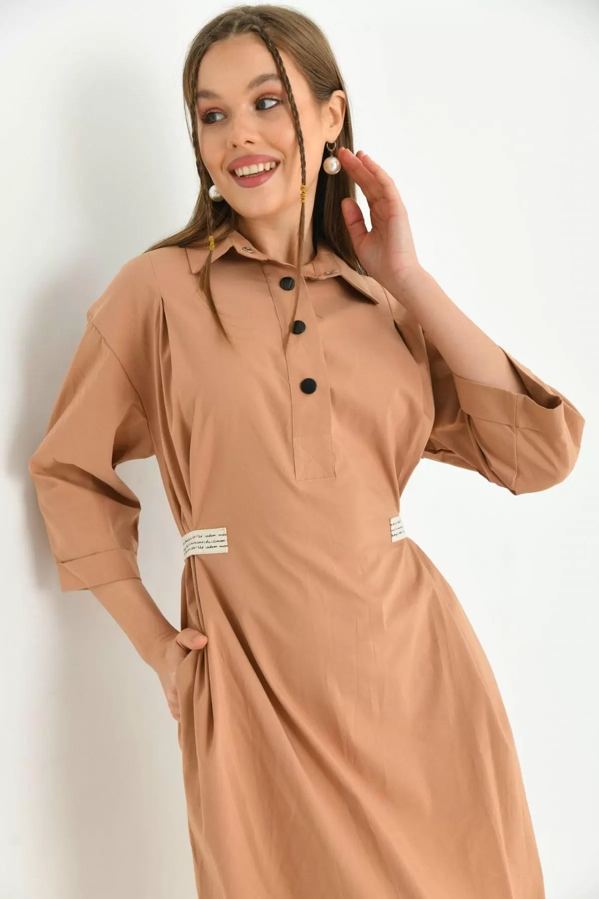 Yandan Cepli Bağcıklı ve Yırtmaçlı Yavruağzı Kadın Elbise