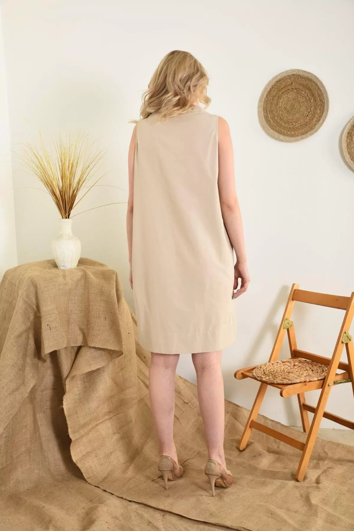 Yandan Cepli Dökümlü Yaka Bej Keten Kadın Elbise