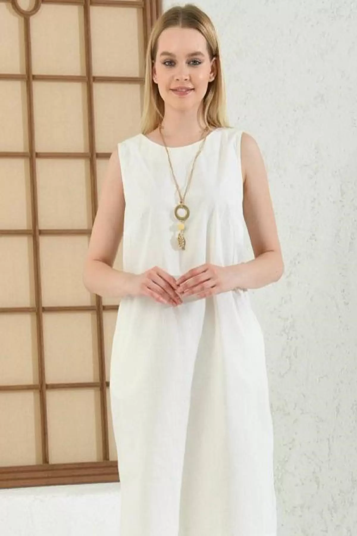 Yandan Cepli Takı Detaylı Kolsuz Beyaz Kadın Elbise