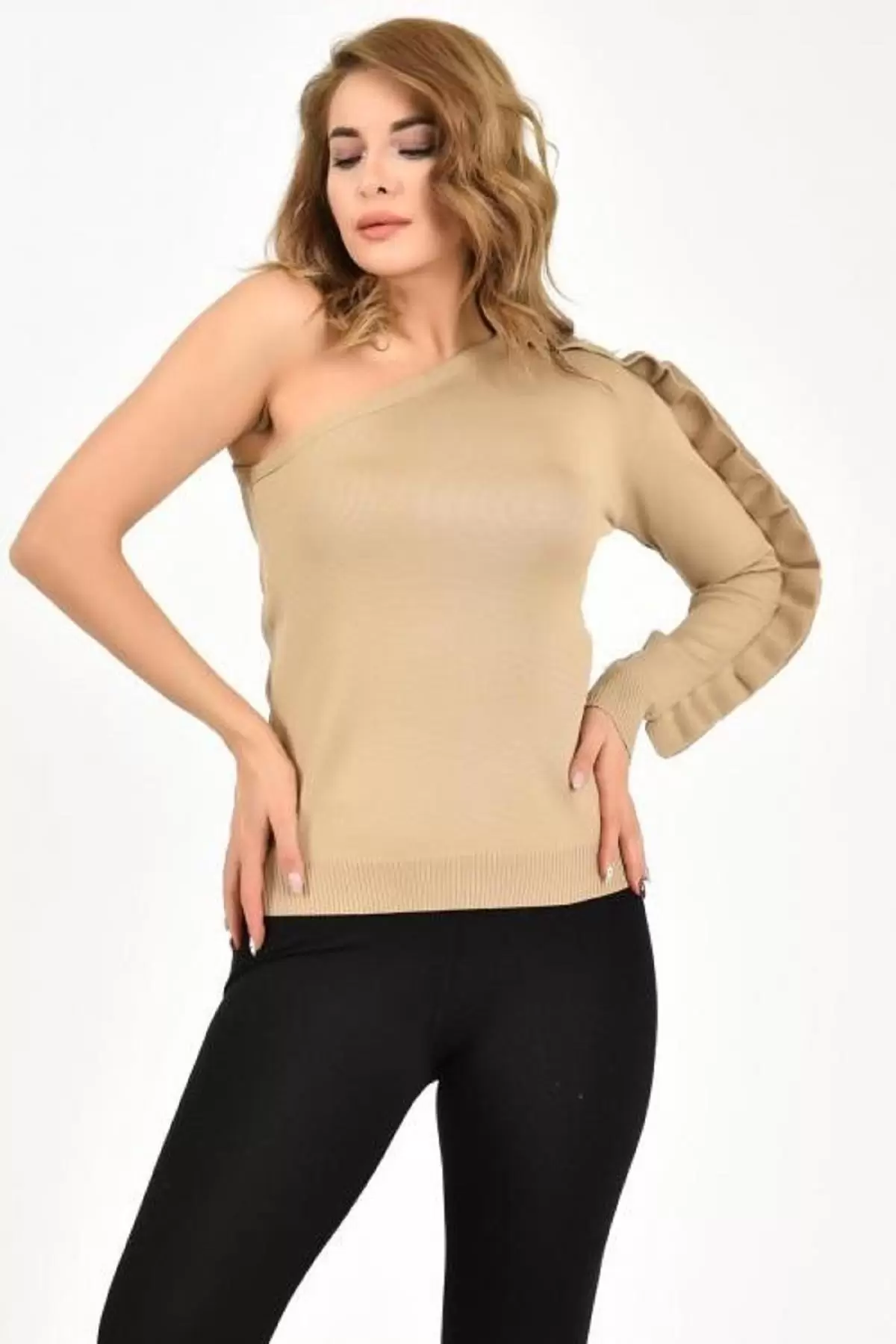 Yarım Kol Fırfır Detaylı Bej Kadın Bluz
