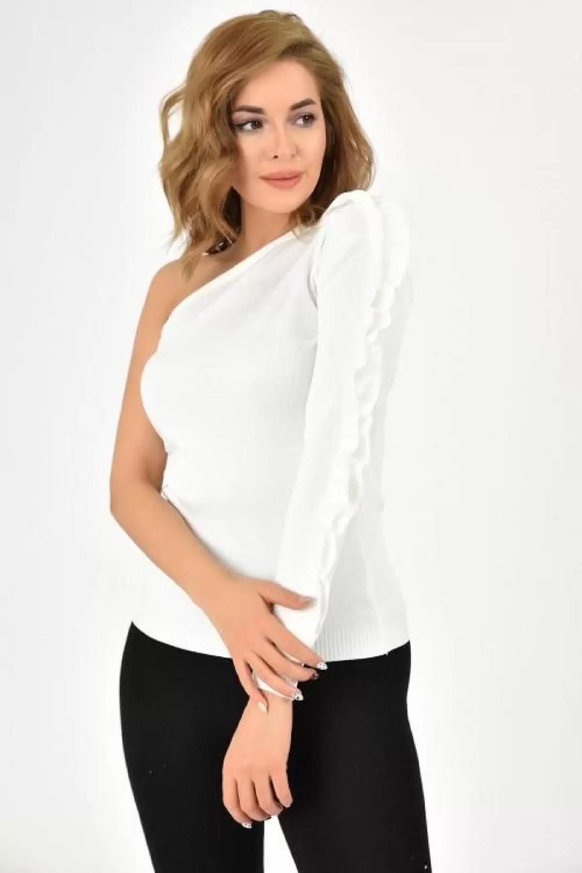 Yarım Kol Fırfır Detaylı Beyaz Kadın Bluz