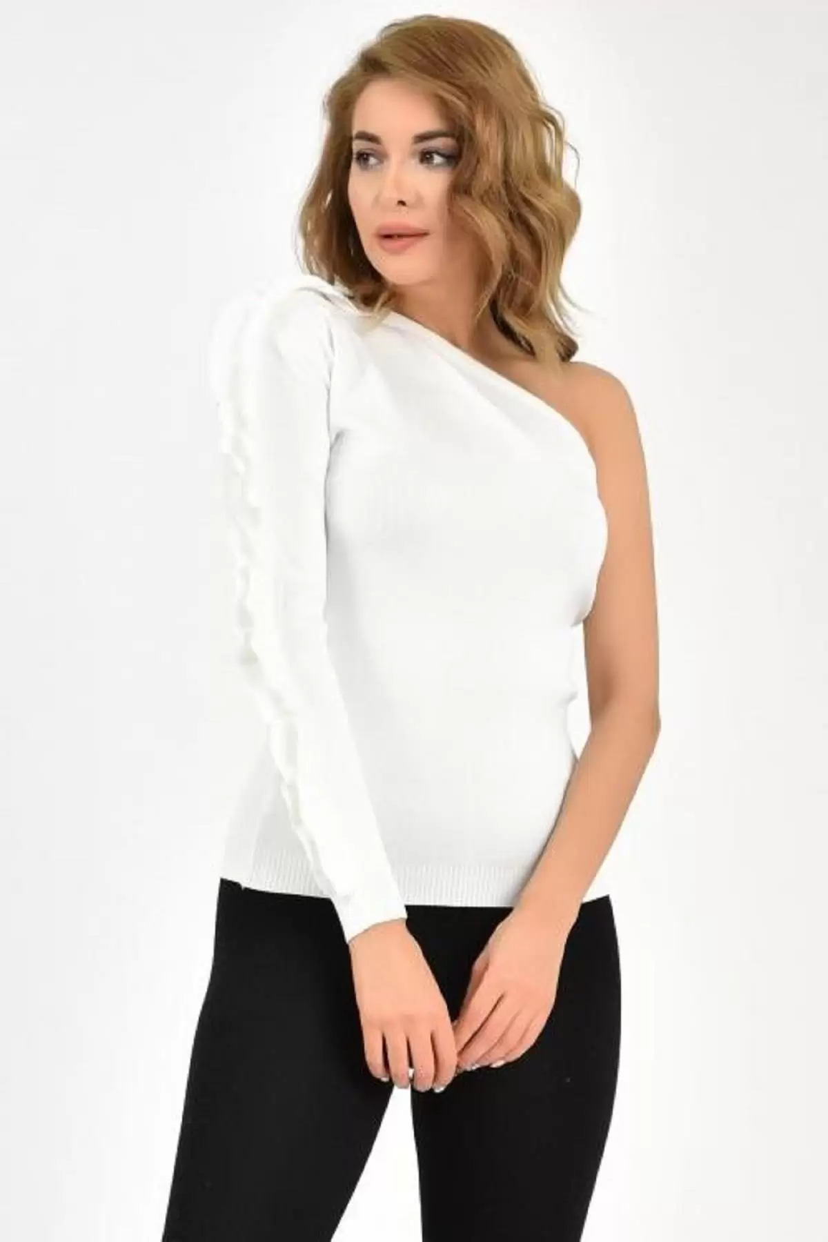 Yarım Kol Fırfır Detaylı Beyaz Kadın Bluz