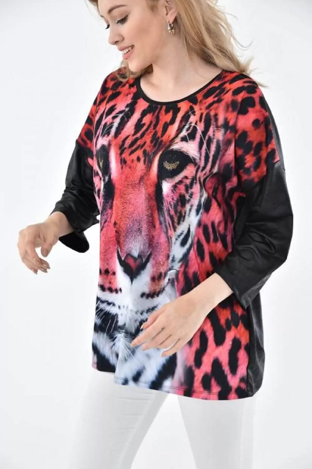 Yuvarlak Yaka Aslan Baskılı Kısa Kollu Kırmızı-Siyah Kadın Bluz