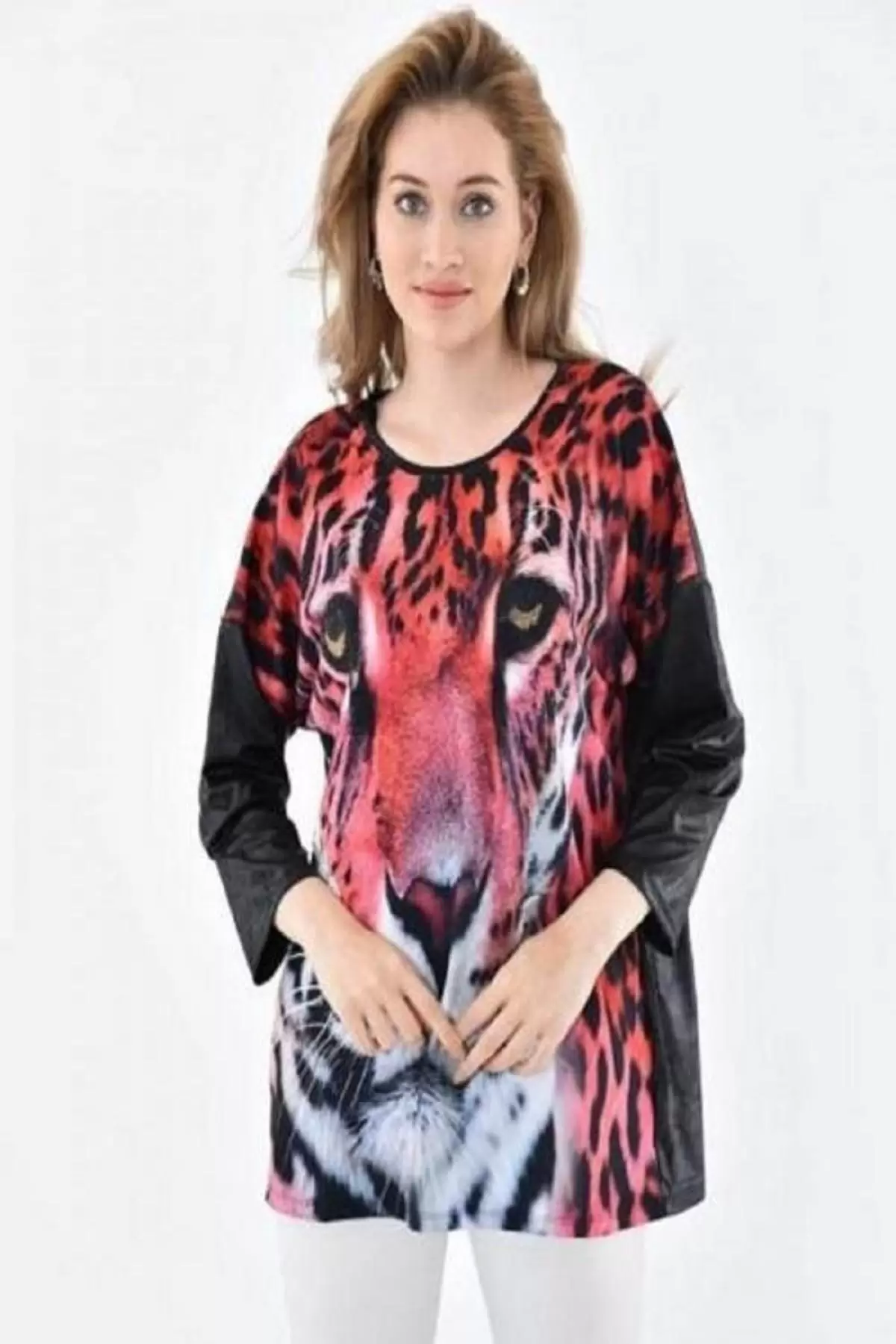 Yuvarlak Yaka Aslan Baskılı Kısa Kollu Kırmızı-Siyah Kadın Bluz