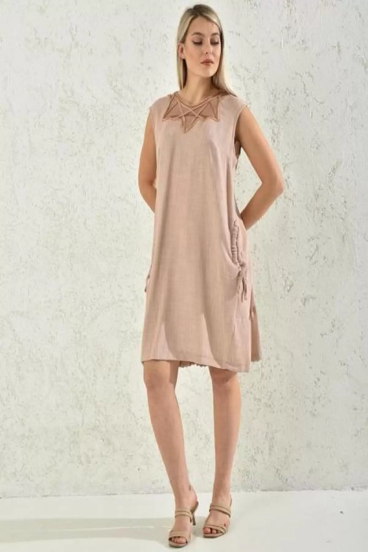 Yuvarlak Yaka Dantelli Salaş Kolsuz Vizon Kadın Elbise