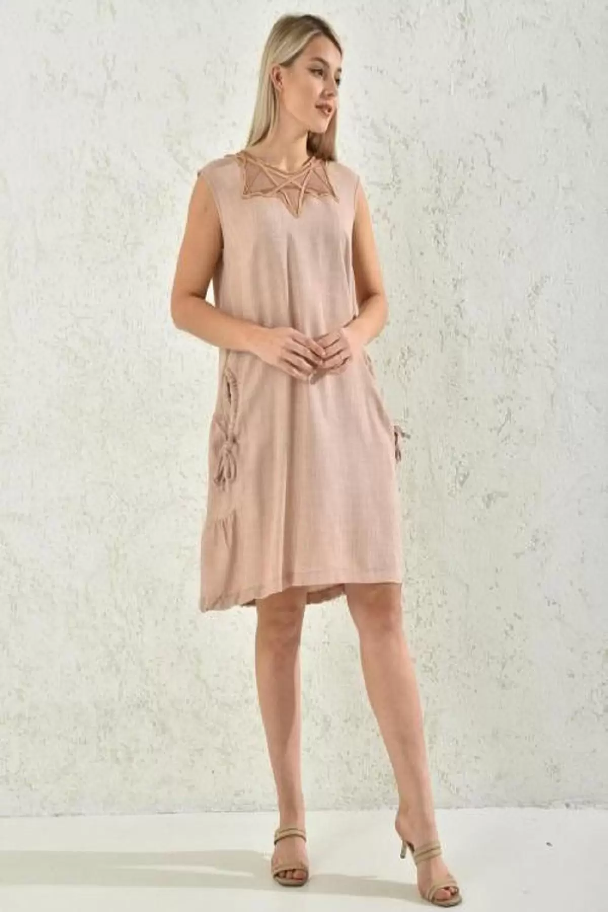 Yuvarlak Yaka Dantelli Salaş Kolsuz Vizon Kadın Elbise