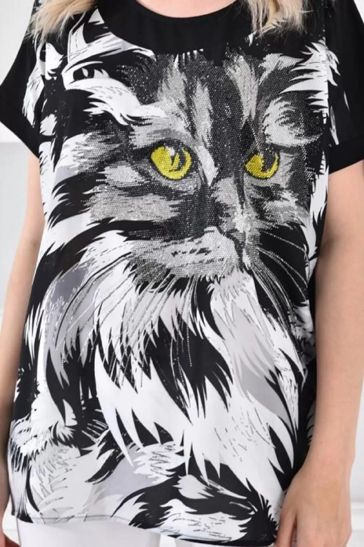 Yuvarlak Yaka Kedi Desenli Taş Dizinli Kısa Kollu Kadın Bluz