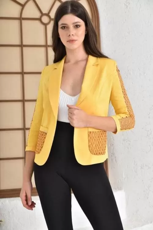 Dantel ve önden cep Detaylı Blazer Sarı Kadın Ceket Dantel ve önden cep Detaylı Blazer Sarı Kadın Ceket