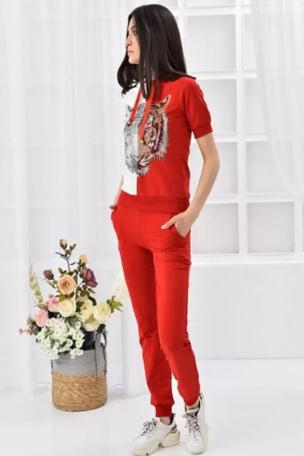 Bağcıklı ve Kapüşonlu Taş Dizinli Kaplan Desenli Kısa Kollu Kırmızı-Beyaz Kadın Eşofman Takım