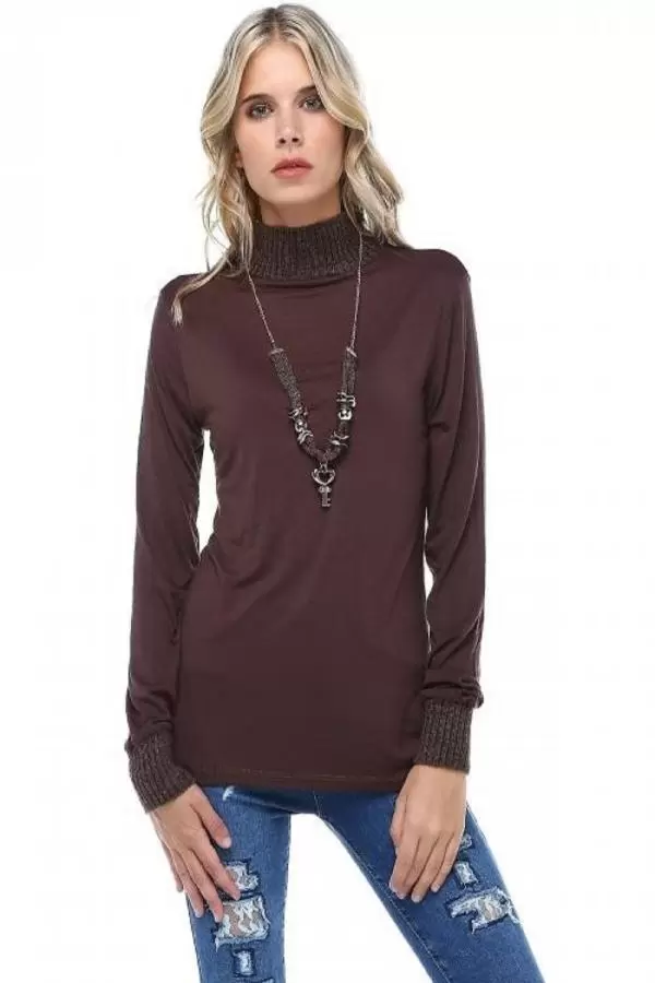 Balıkçı Yaka Body'li Aksesuarlı Düz Saç Örgülü Kahve Triko Bluz