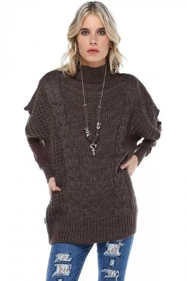 Balıkçı Yaka Body'li Aksesuarlı Düz Saç Örgülü Kahve Triko Bluz