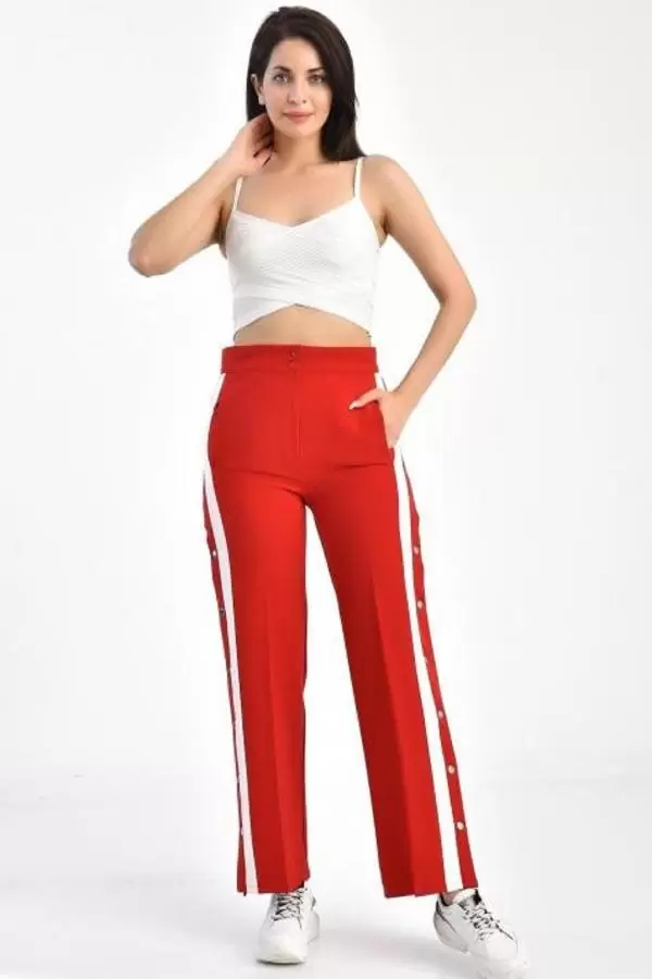 Beyaz Şeritli ve Çıtçıtlı Kırmızı Salaş Kadın Pantolon