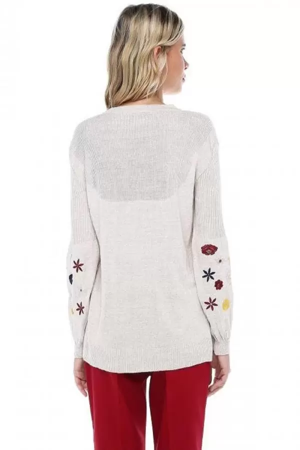 Bisiklet Yaka Nakışlı ve Düğmeli Basic Taş Triko Kadın Kazak