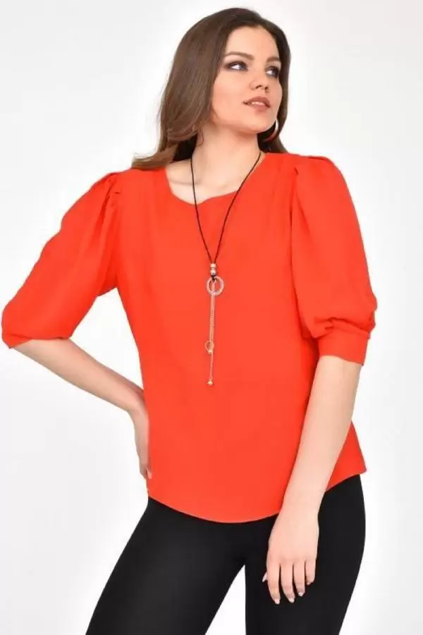 Bisiklet Yaka Omuz Pile ve Takı Detaylı Kısa Kollu Kırmızı Kadın Bluz