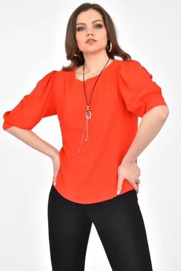 Bisiklet Yaka Omuz Pile ve Takı Detaylı Kısa Kollu Kırmızı Kadın Bluz