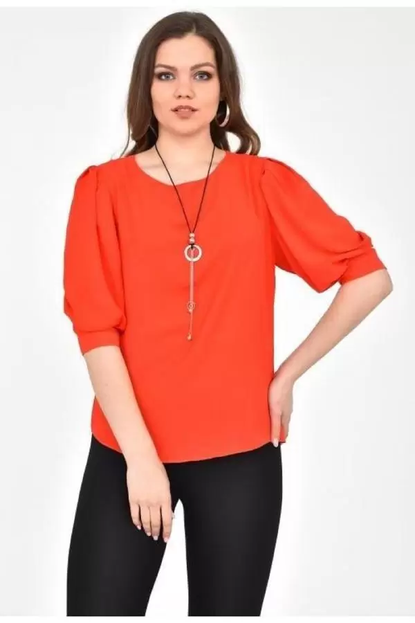 Bisiklet Yaka Omuz Pile ve Takı Detaylı Kısa Kollu Kırmızı Kadın Bluz