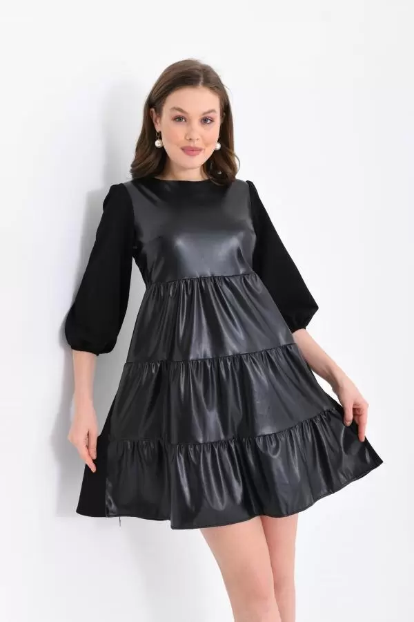 Bisiklet Yaka Sırt Detaylı Siyah Deri Elbise
