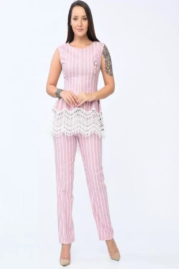 Çizgili Dantel ve Broş Detaylı Pembe Kadın Elbise