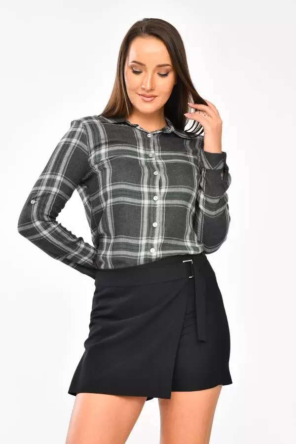 Haki Çizgili Gri Gömlek ve Siyah Şort Etekli Kadın Elbise