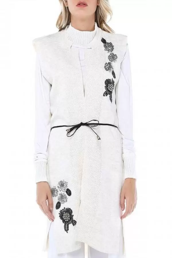 İncili ve Pullu Bej Triko Kadın Yelek