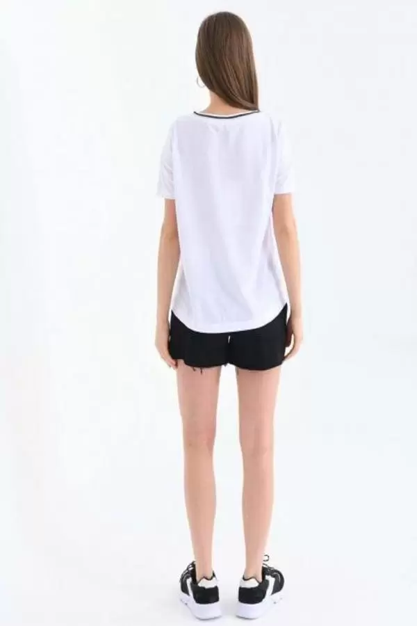 Kısa Kollu Taşlı ve Baskılı Siyah Şortlu Beyaz Kadın Eşofman