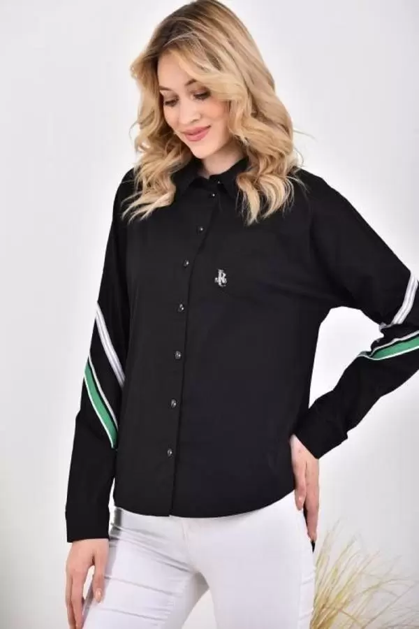 Kol ve Arka Şeritli Yarasa Kollu Armalı Siyah Kadın Gömlek