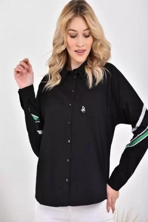 Kol ve Arka Şeritli Yarasa Kollu Armalı Siyah Kadın Gömlek