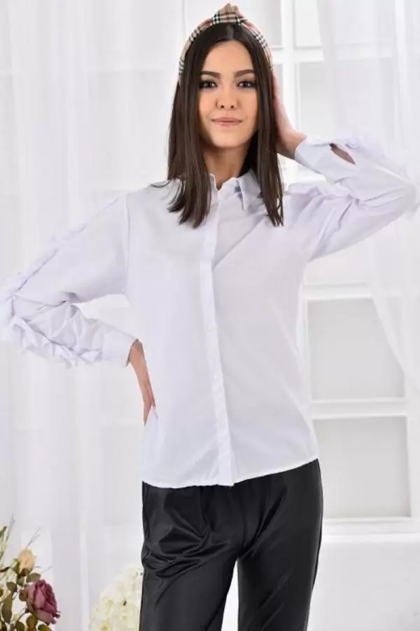 Kolları Uzun ve Fırfır Desenli Beyaz Kadın Gömlek