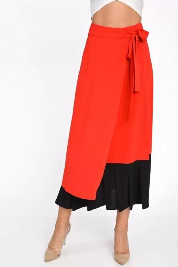 Kuşaklı ve Önden Kapaklı Kırmızı Kadın Etek