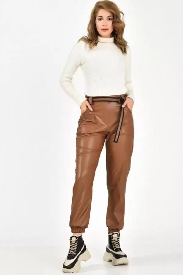 Önden Cepli ve Kemerli Paça Lastikli Taba Kadın Deri Pantolon