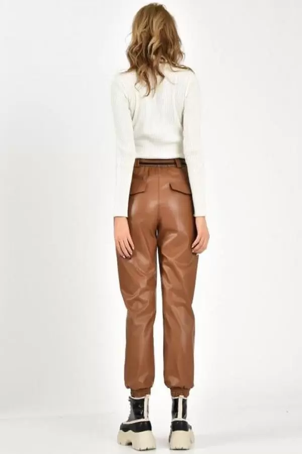 Önden Cepli ve Kemerli Paça Lastikli Taba Kadın Deri Pantolon