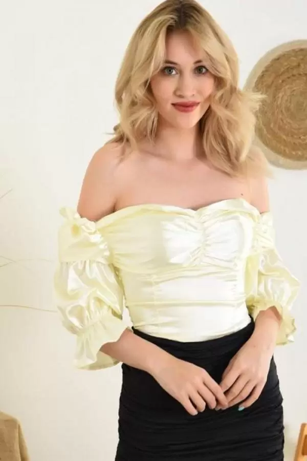 Straplez Yaka Prenses Kollu Saten Sarı Kadın Bluz