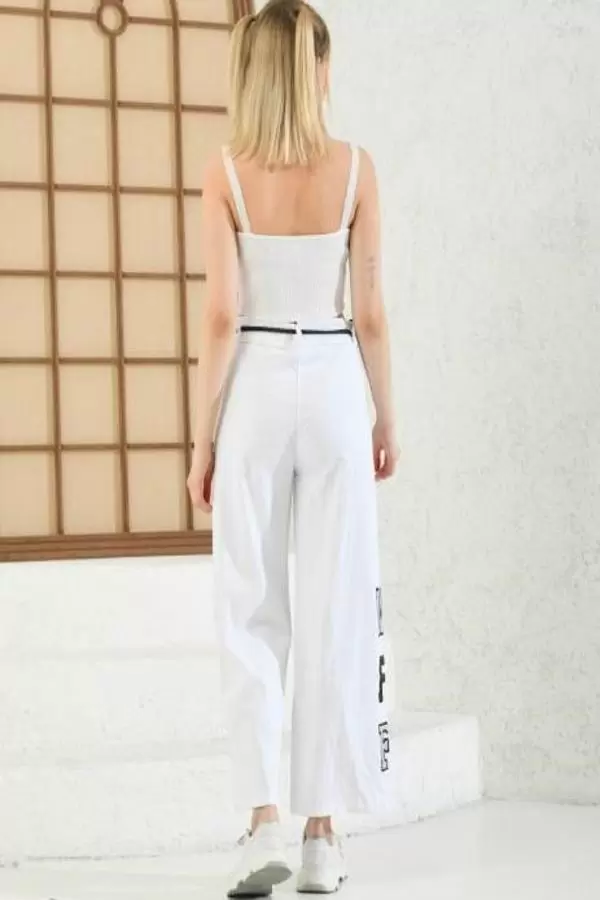 Taş İşlemeli Geniş Paçalı ve Deri Kemerli Beyaz Kadın Pantolon