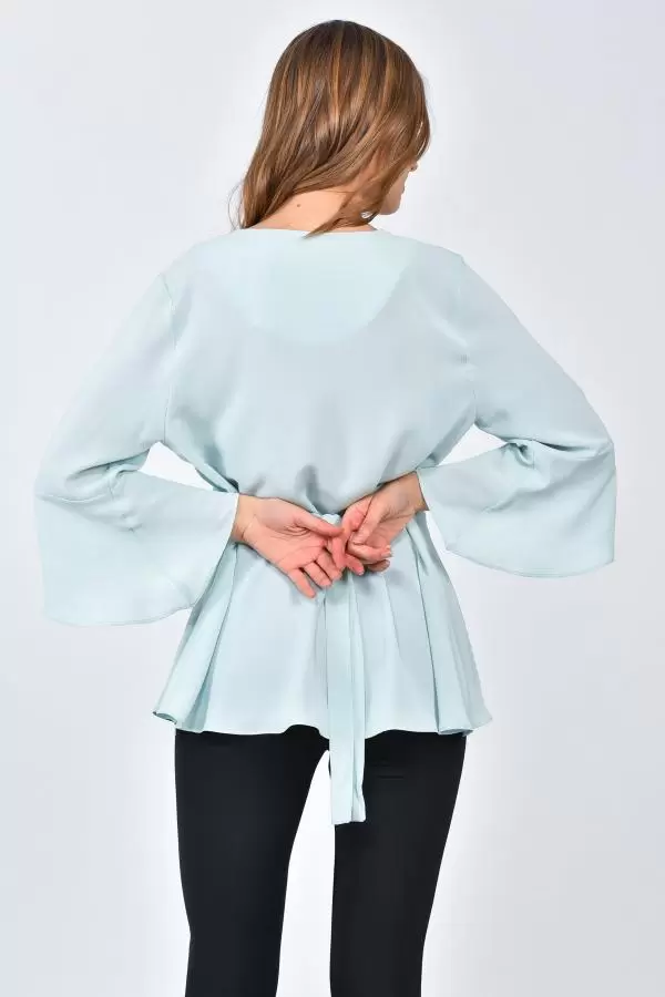 Uzun Yarasa Kol V Yaka Çiçek Aksesuarlı Mint Kadın Bluz