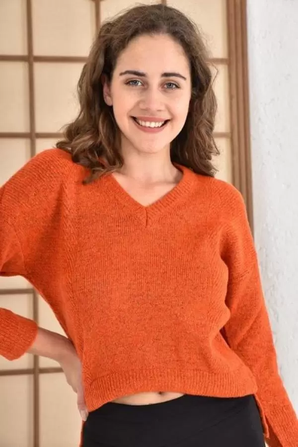 V Yaka Bağlamalı Kiremit Kısa Yünlü Kadın Kazak