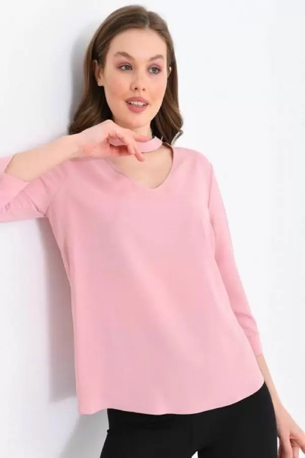 V Yaka Boyun Detaylı Pudra Kadın Bluz