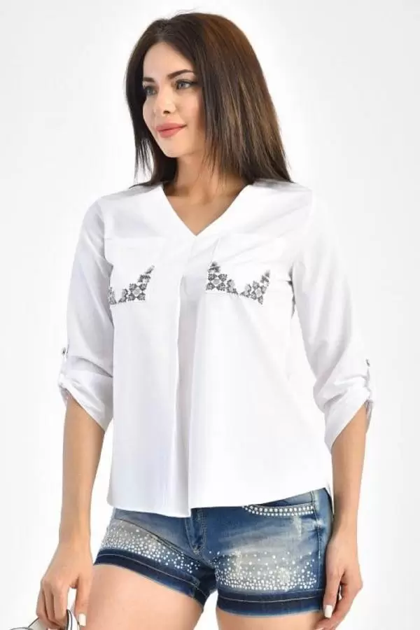 V Yaka Cep Nakışlı Kısa Kollu Beyaz Kadın Bluz