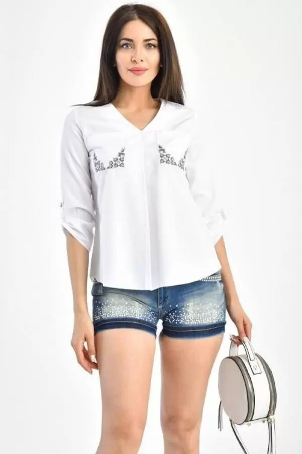 V Yaka Cep Nakışlı Kısa Kollu Beyaz Kadın Bluz