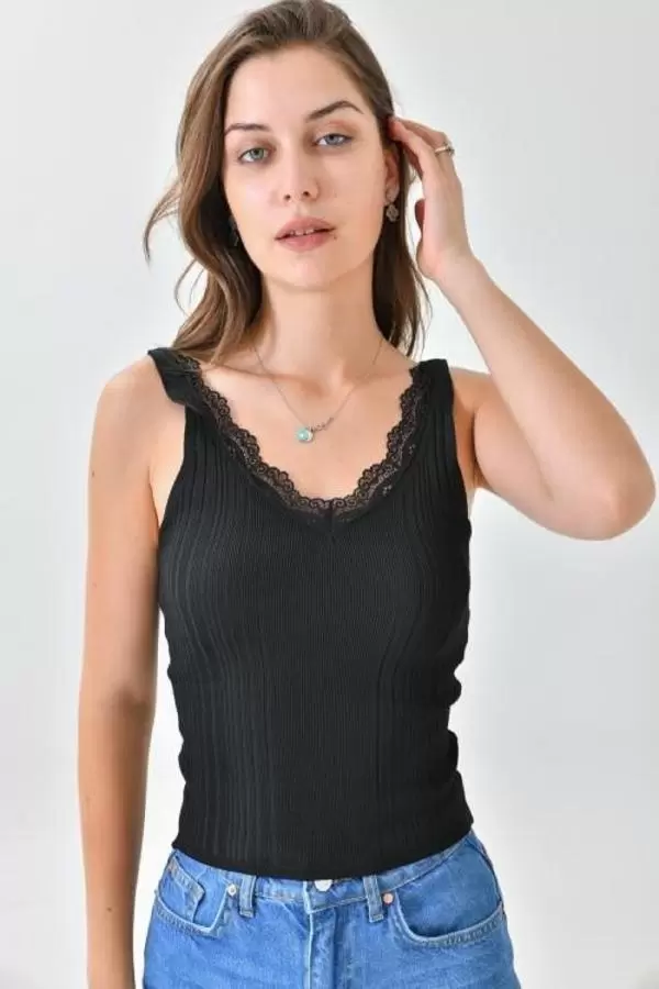 V Yaka Merdiven Dandel Detaylı Siyah Kadın Triko Crop Top