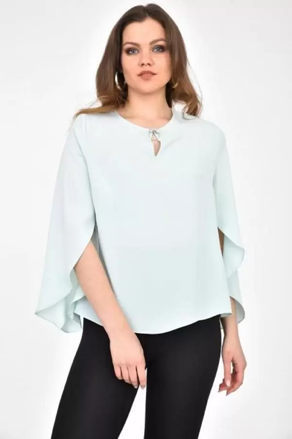 V Yaka Taş ve İnci Broşlu Yarasa Kol Mint Kadın Bluz
