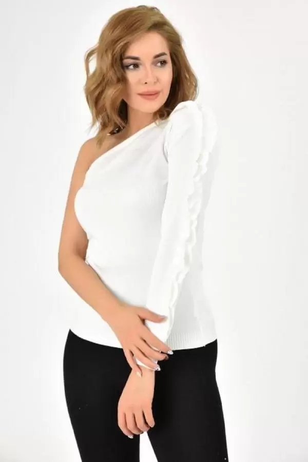 Yarım Kol Fırfır Detaylı Beyaz Kadın Bluz