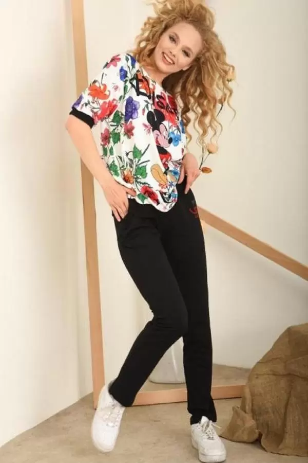 Yuvarlak Yaka Çiçek Desenli ve Disney Baskılı Kısa Kollu Siyah-Beyaz Kadın Eşofman Takım