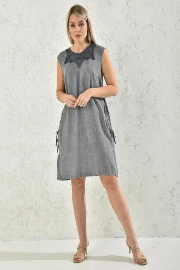 Yuvarlak Yaka Dantelli Salaş Kolsuz Füme Kadın Elbise