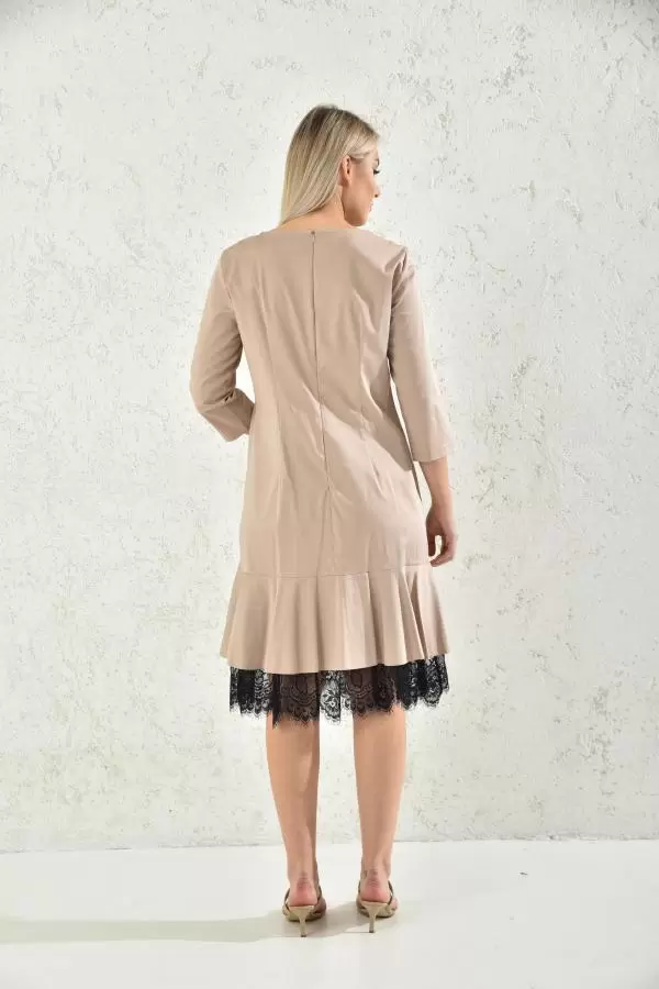 Yuvarlak Yaka Taş ve Dantelli Bej Pileli Kadın Elbise